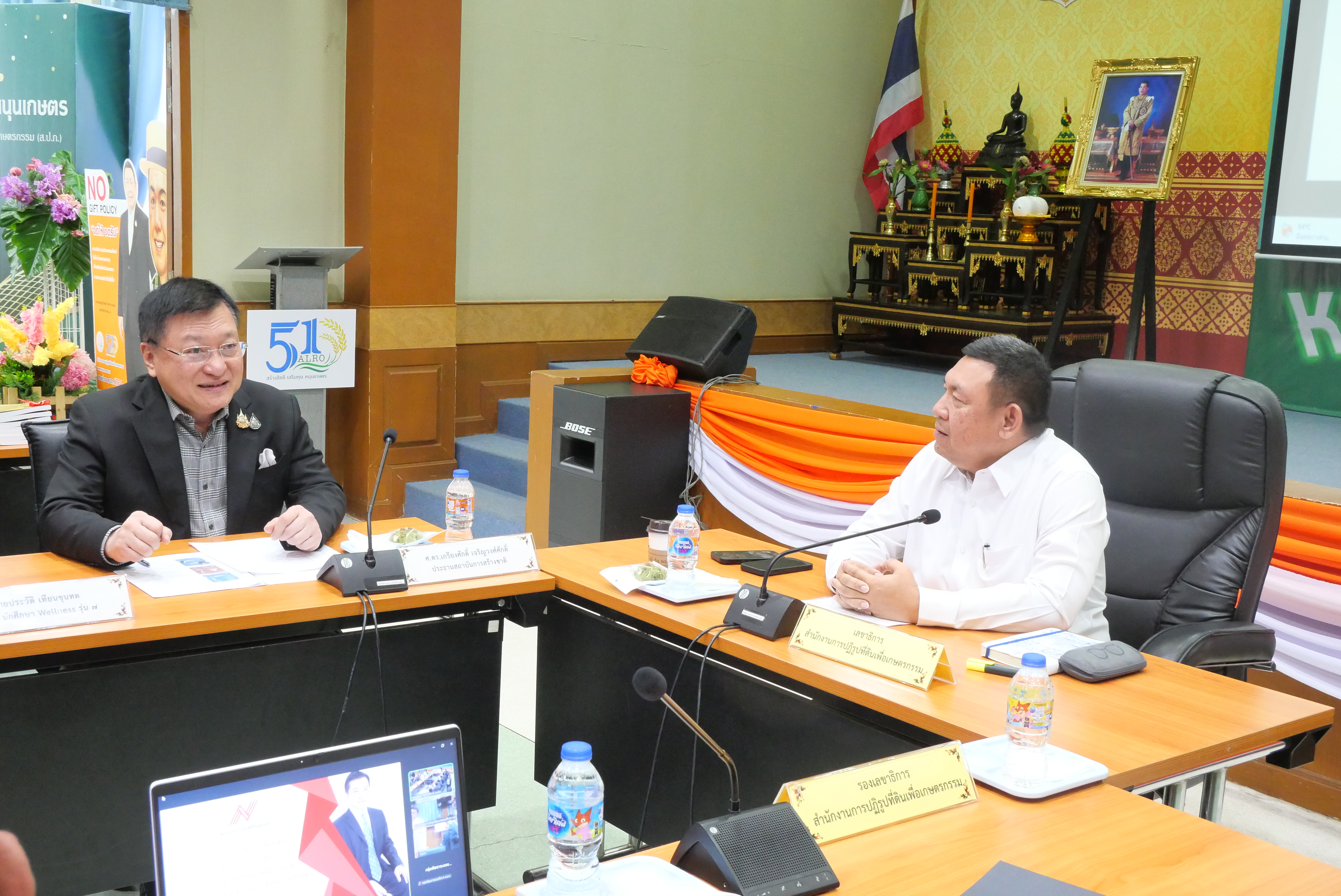 title - ส.ป.ก. ต้อนรับคณะสถาบันการสร้างชาติ (สกสช.) Nation-Buliding Institute (NBI) ในการเข้าเยี่ยมหน่วยงานองค์กร 